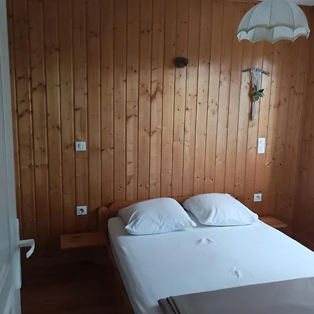 Chalet Nature Avec Grand Jardin *